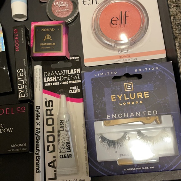 Makeup Bundle - Picture 4 of 6